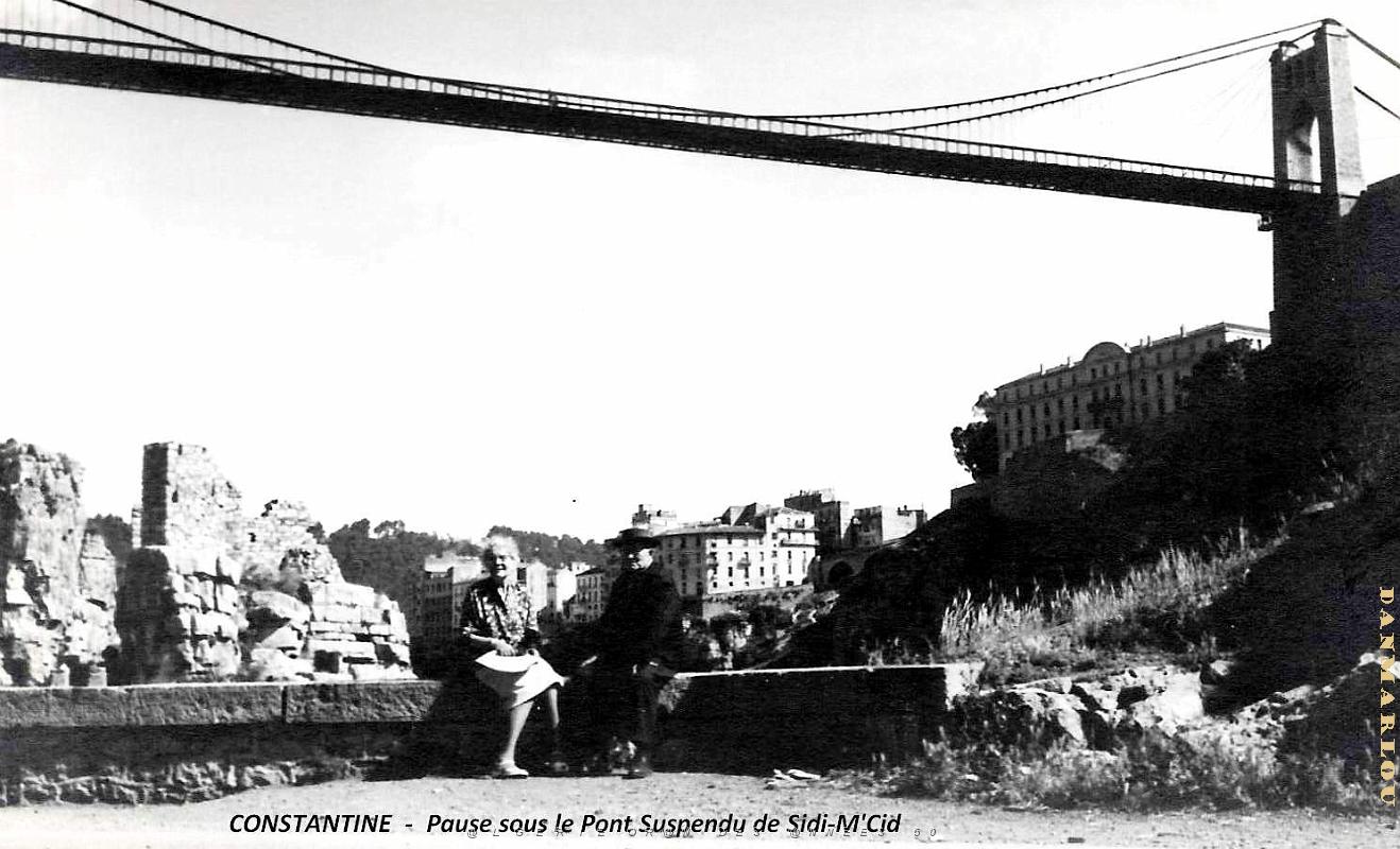 Constantine - Pont Suspendu de Sidi-M'Cid - Pause.jpg